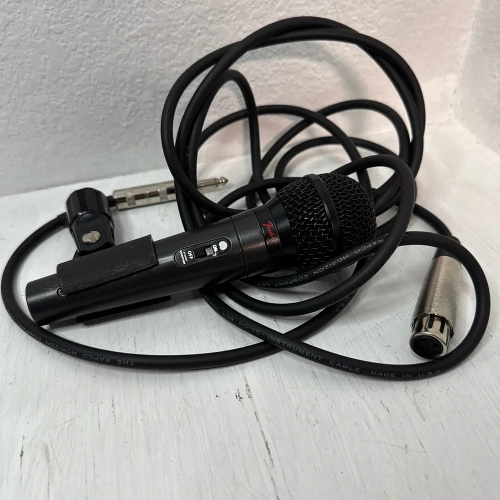 Fender P-51 Dynamic XLR Wired Microphone w. ON/OFF switch Comes with Cord